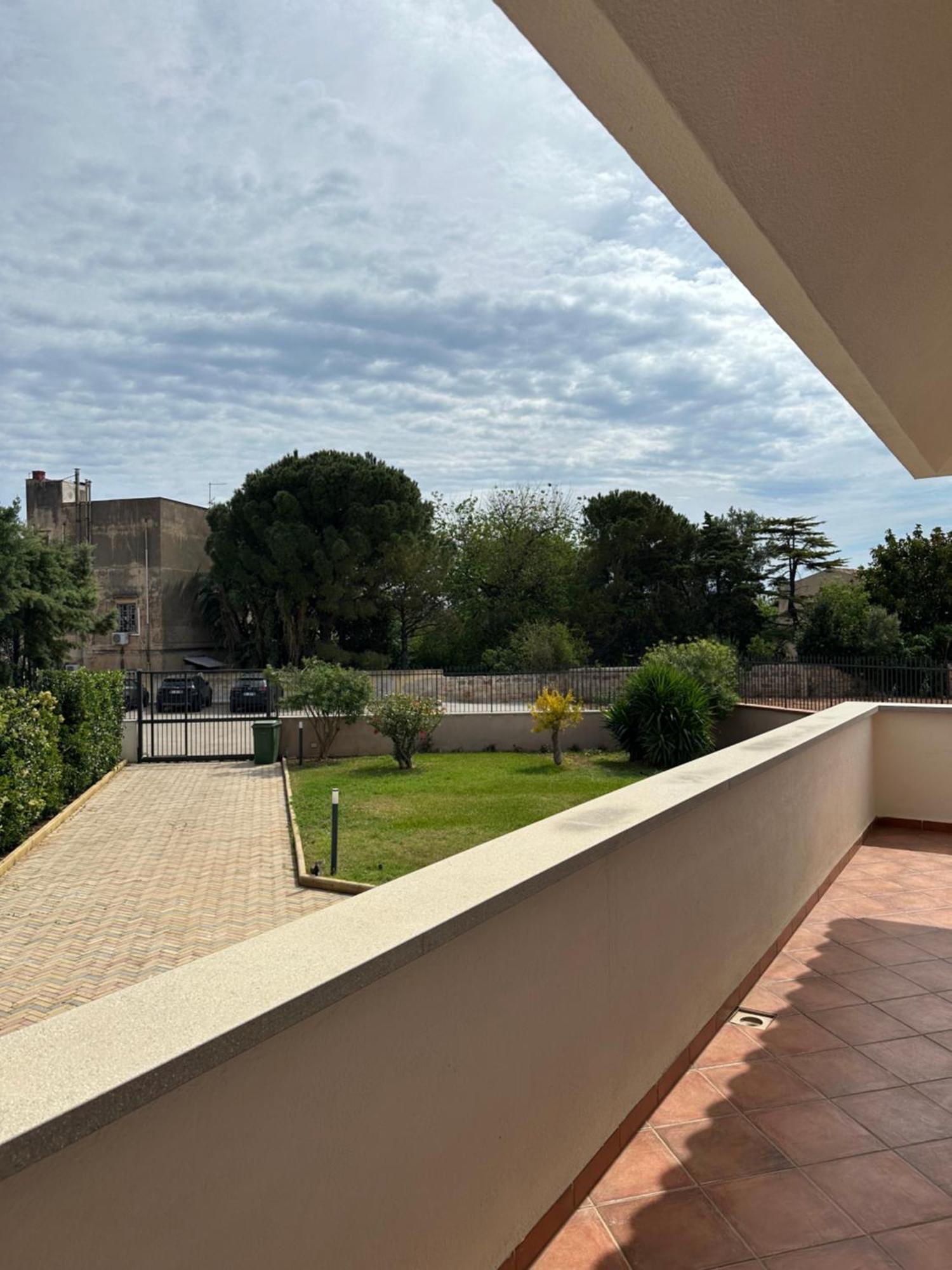 Sara Mondello Garden Level Apartamento *