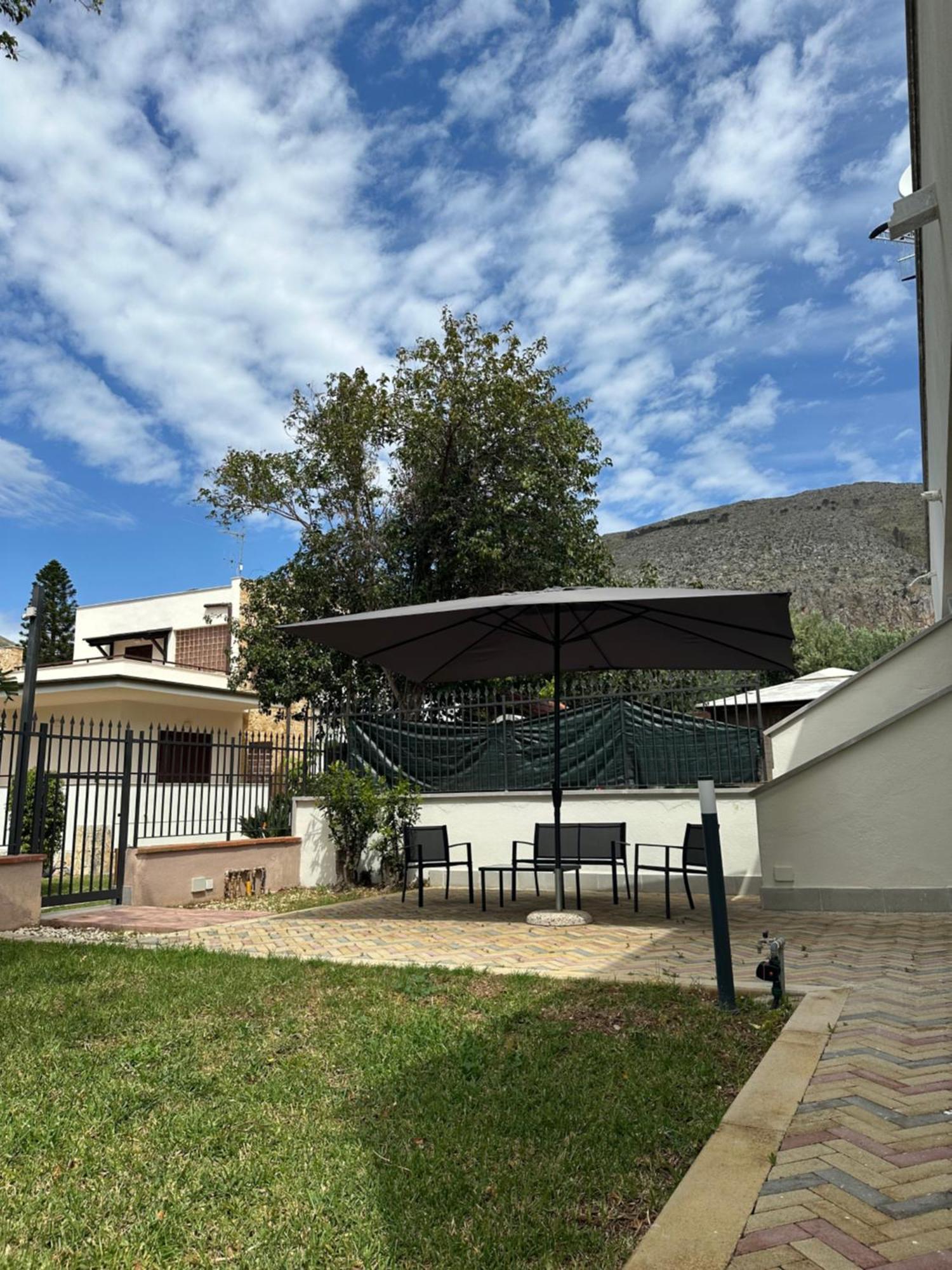 Sara Mondello Garden Level Apartamento